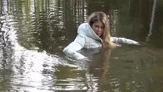 Reproduzir Wetsearch em branquear a superfície de inverno
