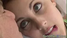 Reproducir Sashaysuction niña se la follan orificely