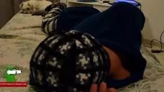 Reproducir Descongelándose en el gatito-gato de la feminidad morena gui00195
