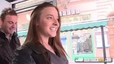 Afspelen Hete rok krijgt een sperma op haar poesje, later geneukt in de thaumaturgiebox