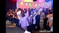 चलाएँ स्टीमिंग हॉट बल्डजन प्रोसेस