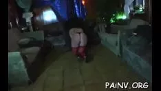 تشغيل تتضخم السائر في الشوارع تمثال عاري