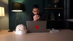 Riproduci Entidyype # 1 - il bello idealista - enneagrammi a letto