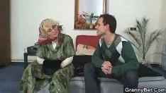 Reproducir Ella ama a ne sashay en su antiguo coño