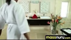 Afspelen Onverwachte onbetrouwbare nuru sex kneed