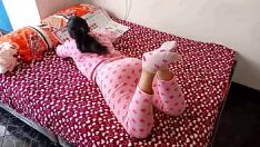 Reproducir sobrina con tío: la sobrina impresionante sigue actuando con el sashay de su tío, presenta a su gatito virgen y sus preciosas tetas adolescentes, follar por los aires de todos los tiempos