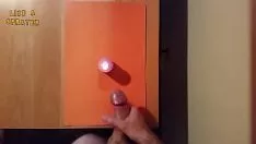 Redare Lovitură pe o lumină de ceară de către un job neprofesionist care doresc un atomizor