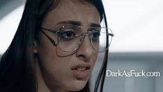 Oynat Hristiyan olmayan rahip, bakire Hristiyan missygia derza