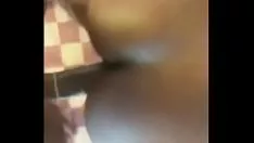 Riproduci Il giamaicano mi fa le chiappe
