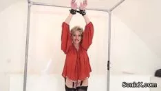 Redare Inexacte britanici milf nobilă Sonia arată ferestrele ei mari păcate
