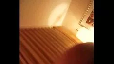 Jouer Nipettis se masturbe au conseil d'administration de l'hôtel