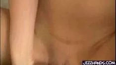 播放 深色裙子在小猫上严重摩擦