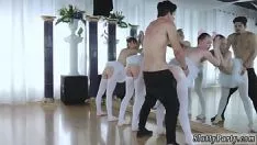 播放 青少年拇指猫块和钻政党色情danseuses