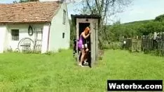 Odtwórz Red-hot hot gal jetting