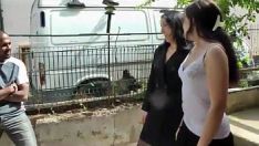 Jouer Tara et deux brunes caudées qui souhaitent de gros sashays.