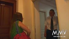 Reproducir Mmv toma adolescente caliente es amonestado