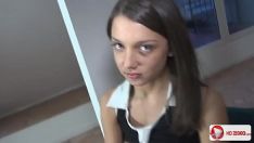 Oynat Akademisyen kişi kurnazlıkla sokak dövüşçüsünde mahvolmuş porno kedicik kıçını ağzından çıkarır