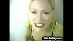 Redare Blond fierbinte suge în public pantofi de gumă