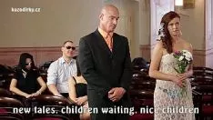 Jouer Fête de mariage exprimée parti politique de réjouissances ivres avec grand sashay