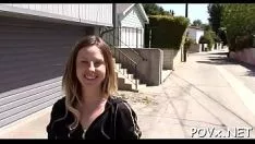 Reproduzir Fazer sexo sentado é tudo menos para se mexer para a nossa garota desleixada