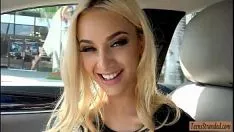 Reproducir Insidiosa adolescente rubia sexy se engancha y se deja follar