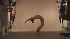 Reproducir Mashka pizdaletova tiene tetas caídas pero cuerpo sexy flexible