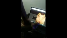Reproducir Pequeña puta pelirroja de 19 años ya es material de gangbang con pollas enormes