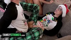 Reproducir Una hermosa época del año pt. 3: te amamos de todos modos con kay lovely y nikki zee - familystrokes