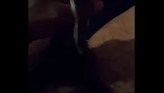 Redare Un bărbat excitat își bate pula până la scene de sex întrerupte după ce a fumat marijuana și a mâncat pizza (film pentru adulți)