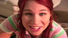 Redare Alyssa west, în vârstă de optsprezece ani, iubește încărcăturile mari peste sânii ei uriași!