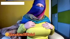 Afspelen Midden-oosten hijab moslim arabisch meisje met grote tieten op cam-opname 2 november