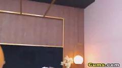 Afspelen Latina masturbatiesessie met dildo en vingers