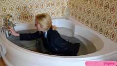 Play Sophia Smith's Wet and Wild Bath time Fun with Sex Toys
