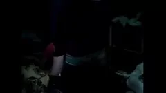Oynat Latina Milf, karanlıkta telefonda amatör doggystyle seks yaparak filme aldı