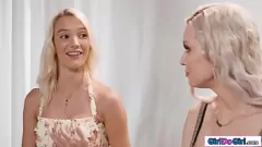 Redare Kenna James și Kenzie Taylor într -o sesiune de lesbiene 69 aburitoare