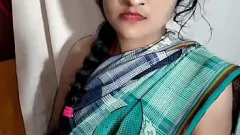 Putar Rasakan Desi Delight: Indian Village Bhabhi menjadi nakal