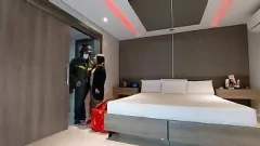 Abspielen Big Bambu verschlingt Pizza -Lieferung Mann, während Ehemann weg ist