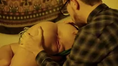 চালান এমে হোয়াইট, ড্রাই সেক্সি, এবং নিক্লাস: মলদ্বার, লেসবিয়ান অ্যাকশন এবং দুষ্টু অ্যান্টিক্সের একটি বুনো উইকএন্ড