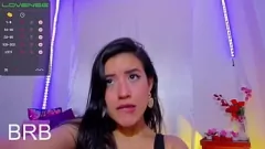 Oynat Bu Kolombiyalı genç kamera kızı Julieta Venus'ün odasında sizin için soyunurken baştan çıkarıcı bir şekilde dalga geçmesini ve dans etmesini izleyin