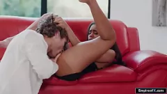 Putar Skandal Scarlit dalam Seks Antar Ras yang Intens: Menjilat, Mengisap, dan Bercinta Tegar dengan Pacar Ebony