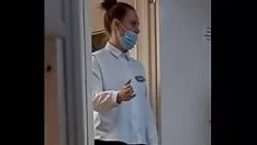 Riproduci Le signorine ignorano la telecamera segreta nella toilette. spiare