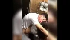Riproduci Larissa machristmastidea al lavoro nella lattina del club