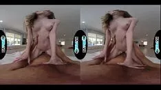 চালান মেয়ে স্কাউটের সাথে Wetvr vr pov throb