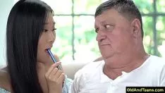 播放 亚洲青少年谁希望老人