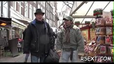 تشغيل قم بتدخين الطفل الساخن مع twat ذو الحلق الناعم لإضفاء تبخير على البخار