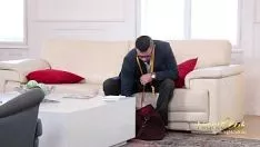 Odtwórz Wysokie niemieckie włóczęgi ruchają się w aparacie