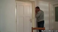 Afspelen Zonder hulp m.-familielid is blaffer-fucked